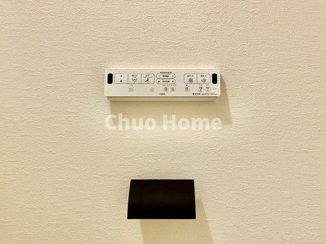 【ウォシュレット】清潔に使いたいお手洗いには最適な設備です。もちろんウォームレットも標準装備です。