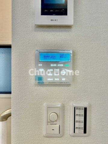 【給湯リモコン】外での一日を忘れさせてくれるオートバス機能でお好みの湯量・温度に調整された浴槽。