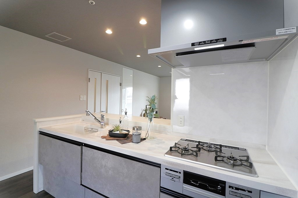 【システムキッチン＋3口ガスコンロ☆】