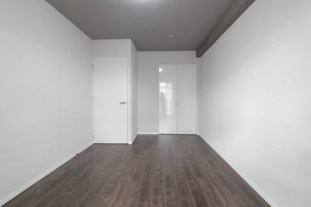 【洋室？：洋室7.1帖】ウォークインクローゼットがあるお部屋です☆