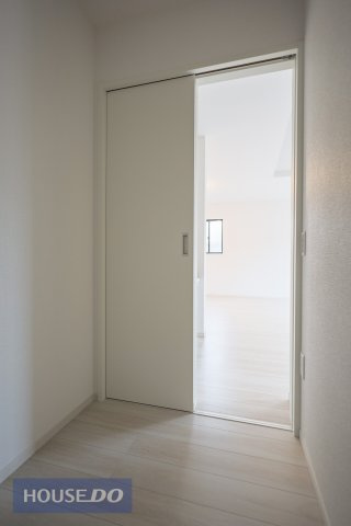 収納付きの居室は、荷物がスッキリと片付き、お部屋を広く使えます。