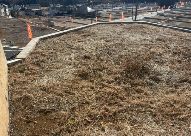 土地を買う際、住む地域の自治体や福祉の補助制度にも注目してみましょう。子供や老人の医療補助やゴミ出しのルールなど、自治体によってルールに大きな違いがあるため、暮らしやすい土地で判断するとよいでしょう。
