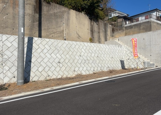 販売されている全ての土地が、宅地用の土地であるとは限りません。都市計画法に基づき、基本的に住宅を建てることができるのは土地計画区であることに加え、市街化区域として定められている地域のみとなっています。