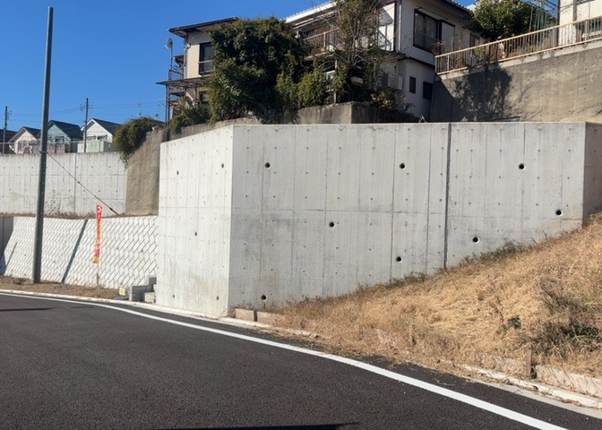 人が暮らすうえで日光は大切な要素となります。日当たりの良さは譲れないポイントですね。併せて近くに大きな建築物の建築予定がないか、あるいはそれが可能な土地が近くにないか事前に確認することもお勧めします。