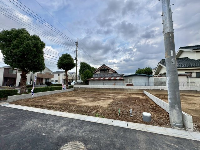 全10区画　　間取り・外観・設備まで自由にプランニング可能。暮らし方に合わせた住まいをご提案できます。花田小学校まで徒歩約4分(270ｍ)、毎日の通学がしやすい住環境です。