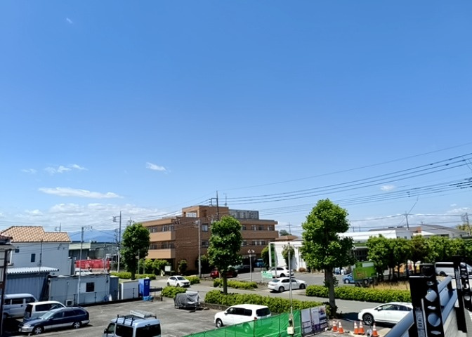 眺望を気にして物件を探す場合、前面に建物が建っていないか現地で確認しましょう！前面に建物があると景色はもちろん、日当たりや風通しにも影響が出てきます。住んだ時のことを想像しながら現地見学をしましょう。