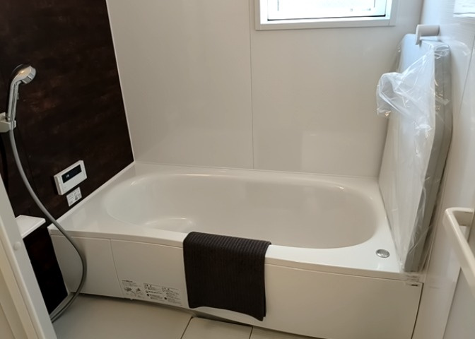 入浴時の快適さも大事なことですが、綺麗な状態を維持できなければ気持ちよく入浴できません。毎日の掃除が楽という点は大事なポイントになります！カビが生えにくく掃除がしやすい、壁や浴槽を選ぶといいでしょう。