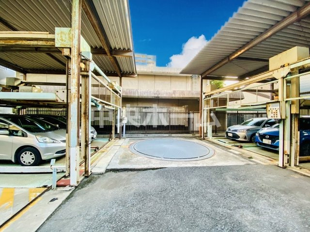 【敷地内駐車場】最新の空き状況や費用などの詳細は担当スタッフまでお問い合わせください。