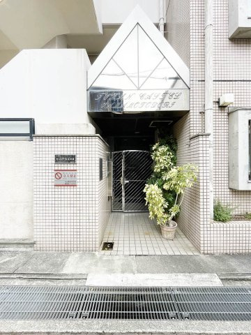 【エントランス】住まう方を迎える快適なエントランス