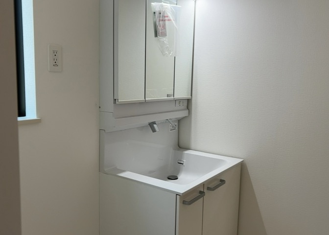 洗面化粧台では顔を洗ったり、身だしなみを整えることが本来の使い方ですが、用途によっては洗面化粧台に求められる機能が違ってくるため、ご自身や家族のライフスタイルに合ったものを選ぶことをおすすめ致します。
