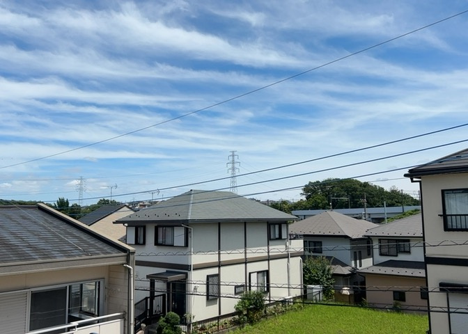 眺望を気にして物件を探す場合、前面に建物が建っていないか現地で確認しましょう！前面に建物があると景色はもちろん、日当たりや風通しにも影響が出てきます。住んだ時のことを想像しながら現地見学をしましょう。