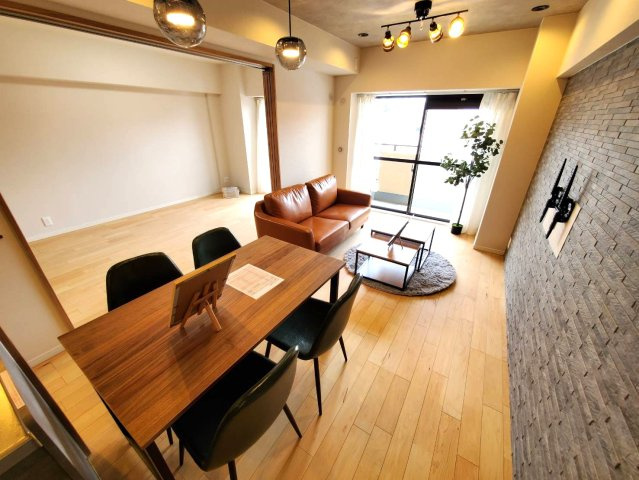 広いリビングは家族が自然と集まる居心地の良い空間