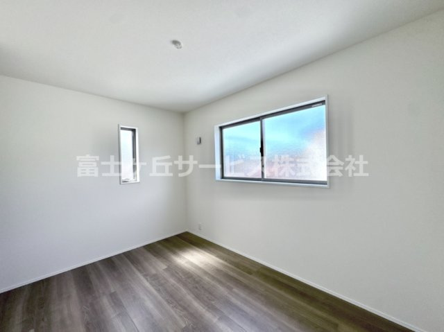 個人の部屋や寝室として使える洋室です