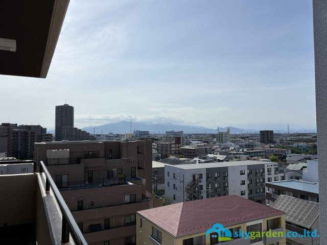玄関側共用廊下からの風景　大山方面
