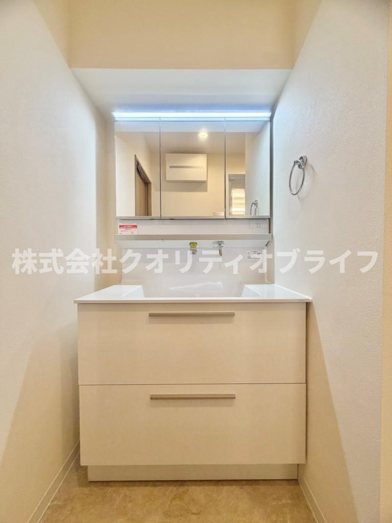 1日の疲れをゆったりと癒せる、クリーンで心地よいバスルーム。