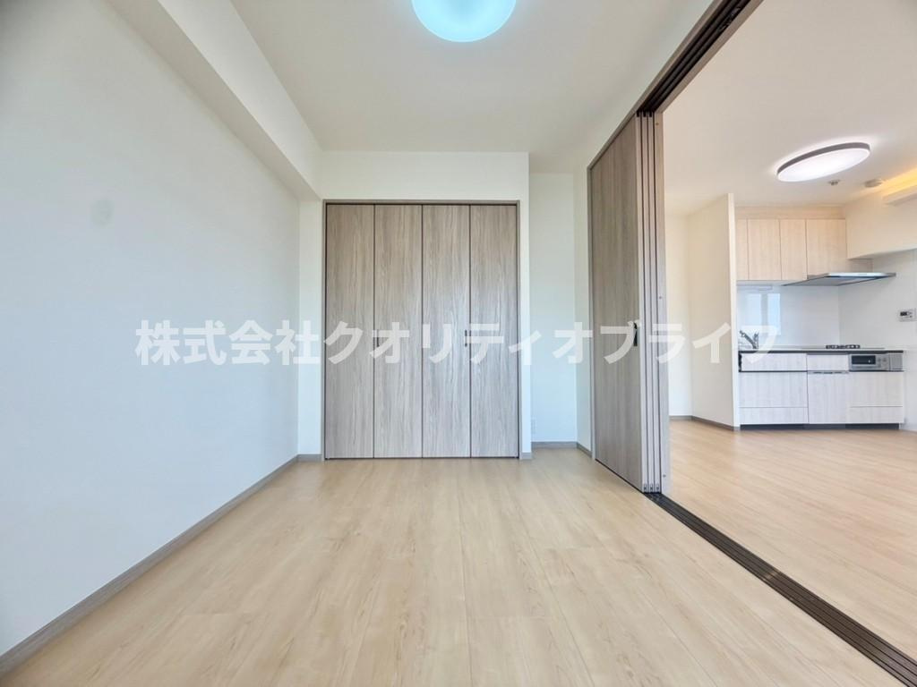 新品さながらの美しさと洗練されたトーンで、どんなデザインの家具を配置しても綺麗に馴染む空間に仕上がっています。