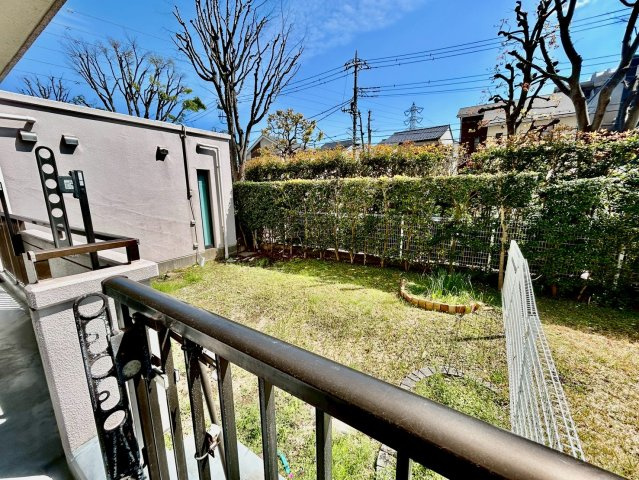 南東向きで陽当り良好！専用庭付きです！