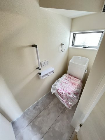 施工例。1階のトイレです。施工例は完成時と異なる場合があります。