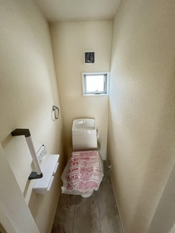 施工例。2階にもトイレです。施工例は完成時と異なる場合があります。