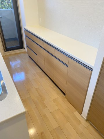 キッチン/キッチンの背面に収納が豊富なため、日用品やストック食材の保管にも便利です！