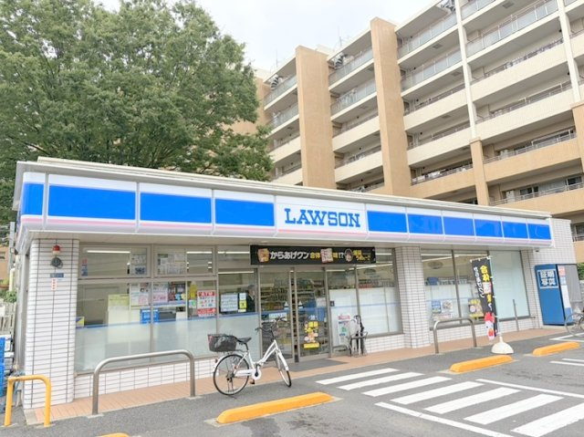 徒歩約2分で利用可能な「ローソン　三鷹下連雀八丁目店」