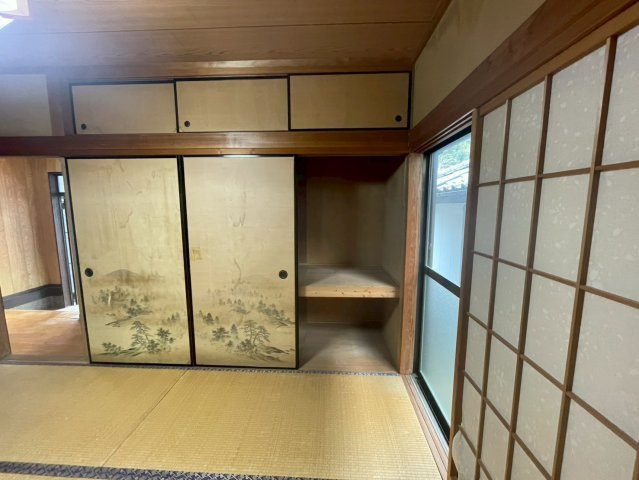 押入