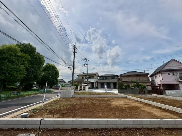 全10区画　　間取り・外観・設備まで自由にプランニング可能。暮らし方に合わせた住まいをご提案できます。花田小学校まで徒歩約4分(270ｍ)、毎日の通学がしやすい住環境です。