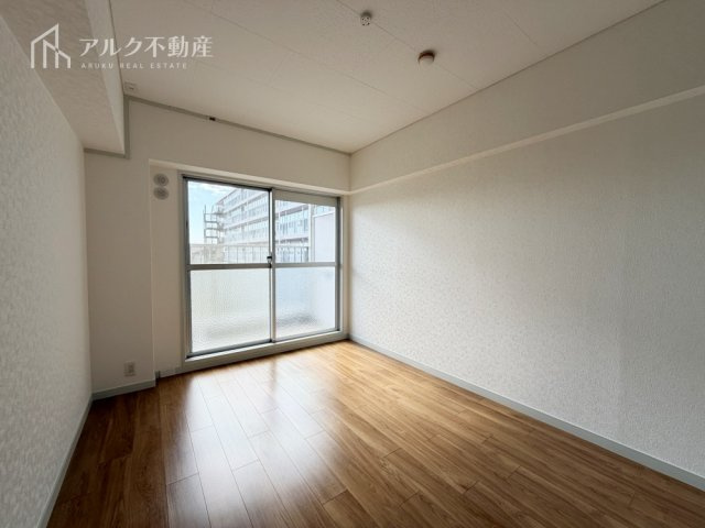 個人の部屋や寝室として使える洋室です