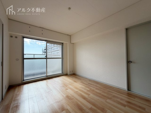開放的な寝室です