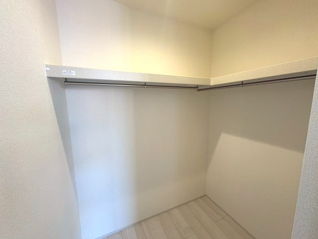 季節物の衣類や大きな荷物もまとめて収納OK