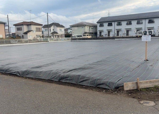 土地の面積＝住宅面積ではありません。建ぺい率の問題などで、土地のある場所によって住宅を建てられる面積は限られています。高さもしかり、「土地」という言葉の中には、建築条件も含まれると考えておきましょう。