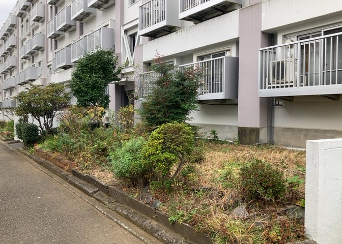 ロビーというと、エントランスと何がちがうの？と思いますよね。実はロビーとエントランスには明確な決まりはありません。物件によっては、エントランスを入って広がるある程度の広さのある空間がロビーとなります。