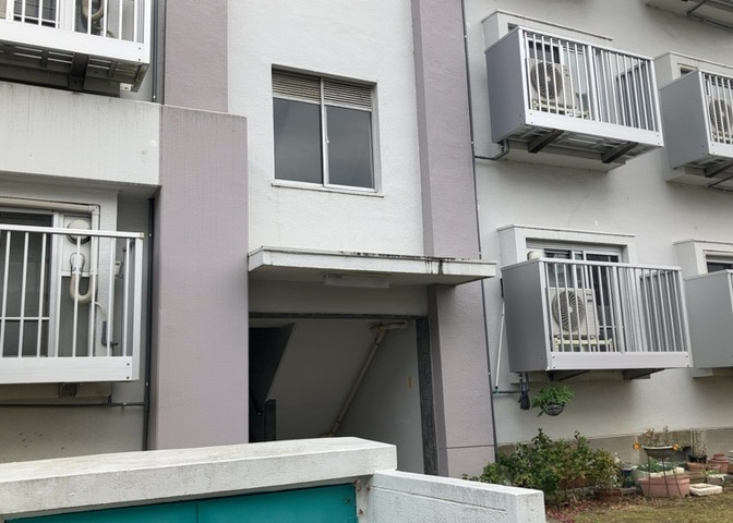 共用部分は、一棟の建物に住む区分所有者全員が共同で所有するとし、共用部分の管理、補修などは、区分所有者で形成される管理組合が行います。個人の判断で勝手に変更することはできませんので覚えておきましょう。