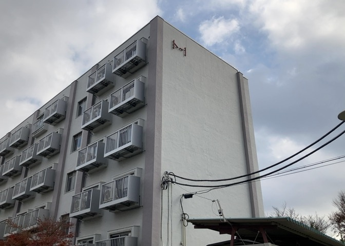 眺望の良さを楽しめるダイニングキッチンで家族団らんの時間を過ごしてはいかがでしょうか。バルコニーから見える景色を家族で眺める時間は、時間が経つのを忘れてしまいそうですね。是非、現地を見に行きましょう！