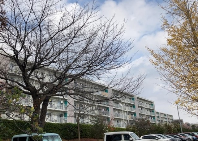 ＳＲＣ造は強度や耐震性の面でもRC造と比べて優れています。そのため、10階建以上の高層または超高層マンションなどの建築にも多く採用されています。柱や梁などのサイズが小さくても高い耐震性を確保できます。