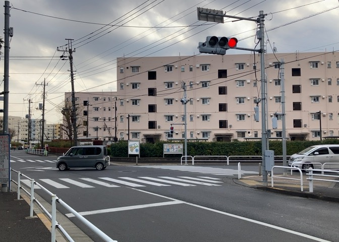 眺望を気にして物件を探す場合、前面に建物が建っていないか現地で確認しましょう！前面に建物があると景色はもちろん、日当たりや風通しにも影響が出てきます。住んだ時のことを想像しながら現地見学をしましょう。
