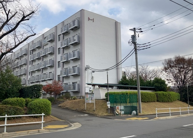 外観はマンション管理がされているかの目安になります。築年数が古いと、壁面は劣化してひび割れが生じることも！建物が古びていても細かいところが修繕されていると、きちんと管理されているなぁと感じるでしょう。