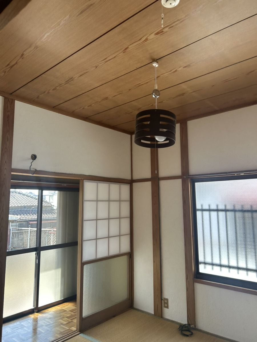 1F和室です。おしゃれな照明付きです。