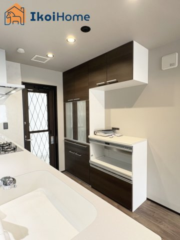 【ホームページに現地動画掲載中】●年中無休：当日予約可●同色カップボード付きの統一感のあるキッチン♪