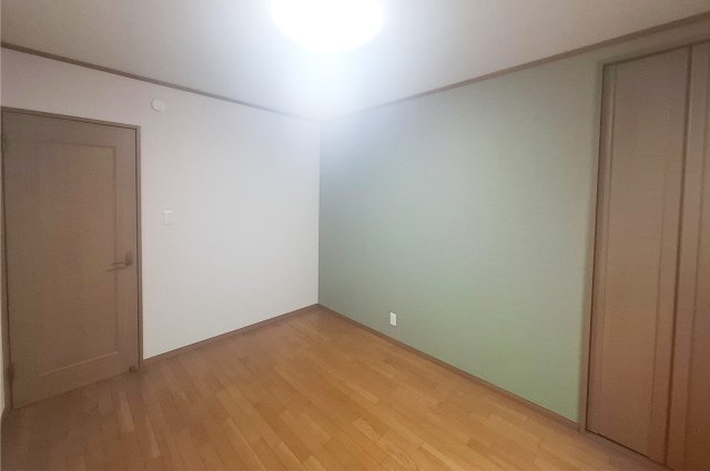 洋室2：約6帖の洋室は子供部屋や趣味部屋など多用途に利用できます。