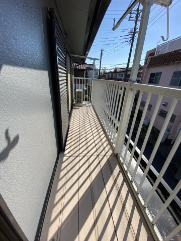 奥行きを確保した南向きバルコニー。物干し金物設置済み。