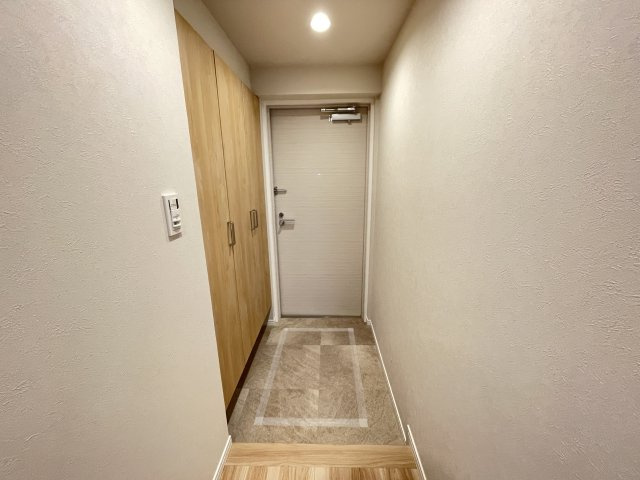 大容量シューズボックスは、家族全員分の靴を収納して、スッキリとした玄関に。　