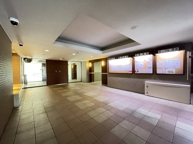 マンションの顔でもある、高級感漂うエントランス。　