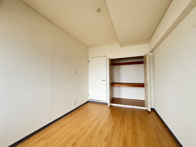 スタンダードな洋室です
