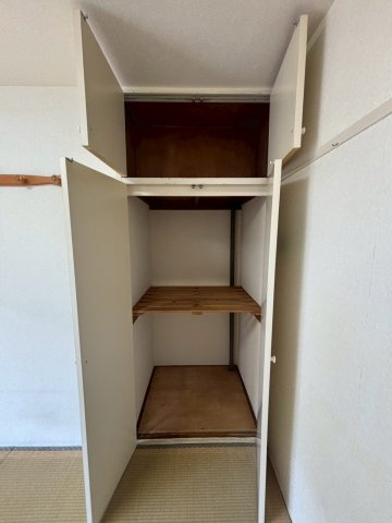 和室部分の収納です。三段に分かれており使いやすいです♪
