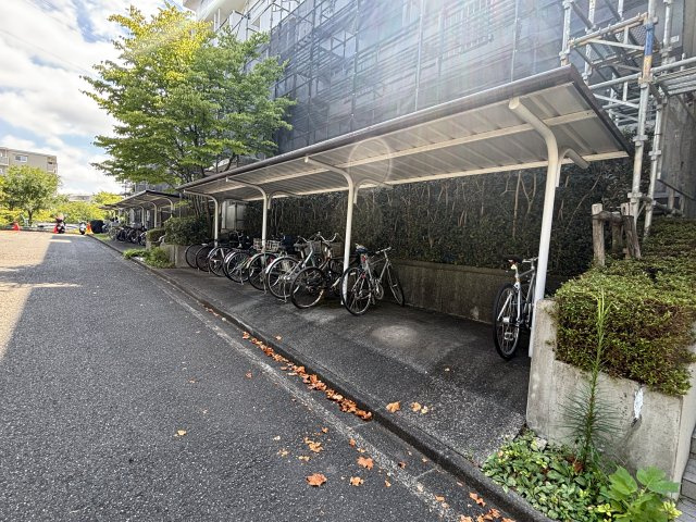 お子様が安心して遊べる公園が敷地内にございます。