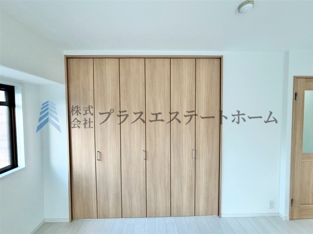 【弊社施工事例】居室にはクローゼットを完備♪自由度の高い家具の配置が叶うシンプルな空間です♪
