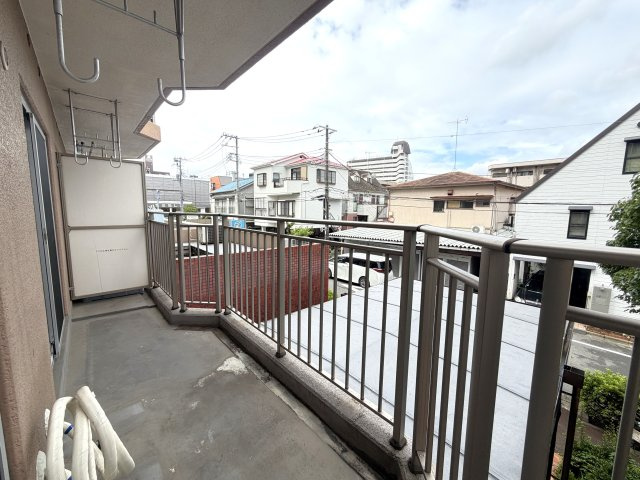 前面棟無しで南向きのバルコニーは、陽当たり・通風・眺望良好です。