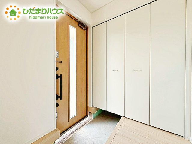 スニーカーマニアも納得の天井まであるシューズボックス!(^^)!
