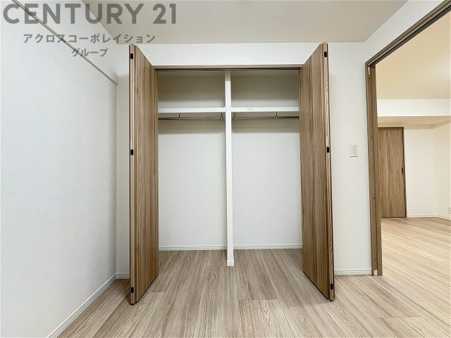 衣類やアクセサリー、小物類の収納が便利で整理整頓がしやすく、部屋の美観を保ちつつ、スペースを最大限に活用できます。衣服のしわやダメージを防ぎ、長持ちさせることができます。